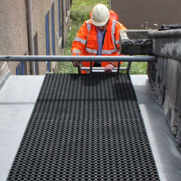Black Rubber Hollow Floor Mat with Anti-Slip Protection