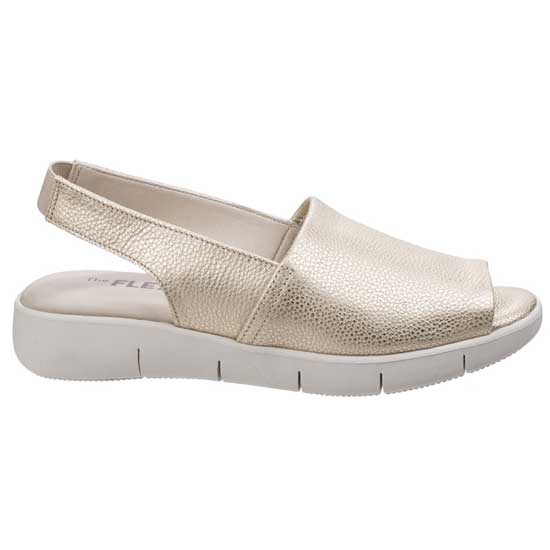 Casual Comfort Curtis Sandal from Easy Row