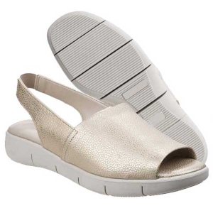 Casual Comfort Curtis Sandal from Easy Row