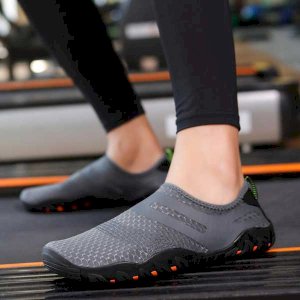 men’s beach footwear in the UK 