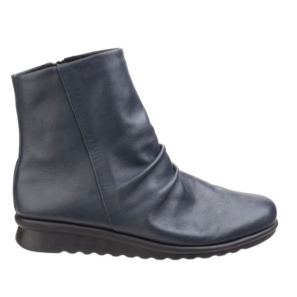 Pan Fried Leather Boot with Comfort Fit
