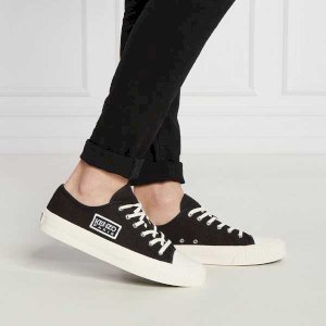 Plimsolls
