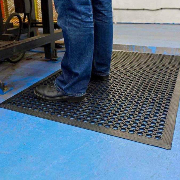 Stand-Alone Rubber Entrance Mat with Honeycomb Design